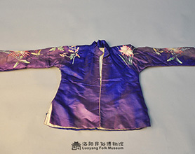 绣菊花蝴蝶上衣