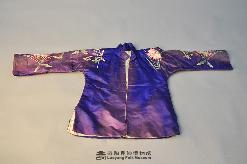 绣菊花蝴蝶上衣