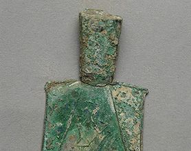 三川釿斜肩空首铜布币