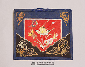 绣荷花蝴蝶枕顶