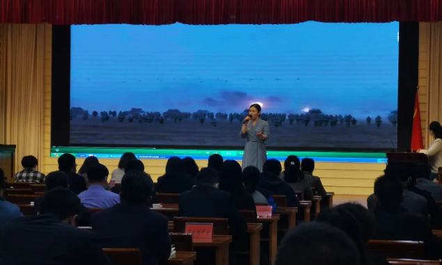 宣讲员杨珂馨讲述《两块银元》.png