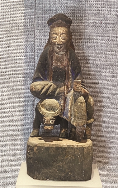 老子木雕像.jpg